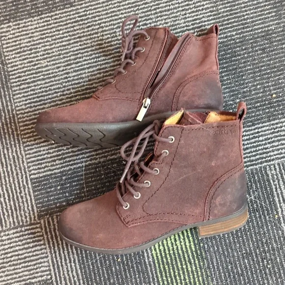 Earth Leather Brown Lace-Up Boots - Picture 2 of 3